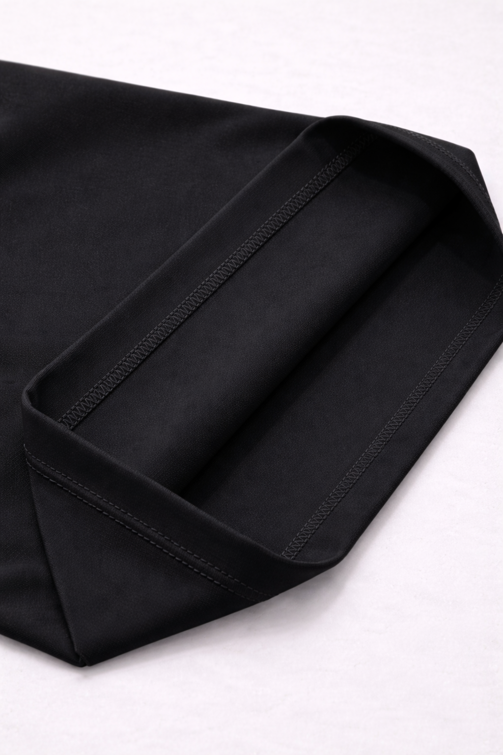 Détail de l’ourlet intérieur et des coutures du legging flare LYRA Black GLIIMA.